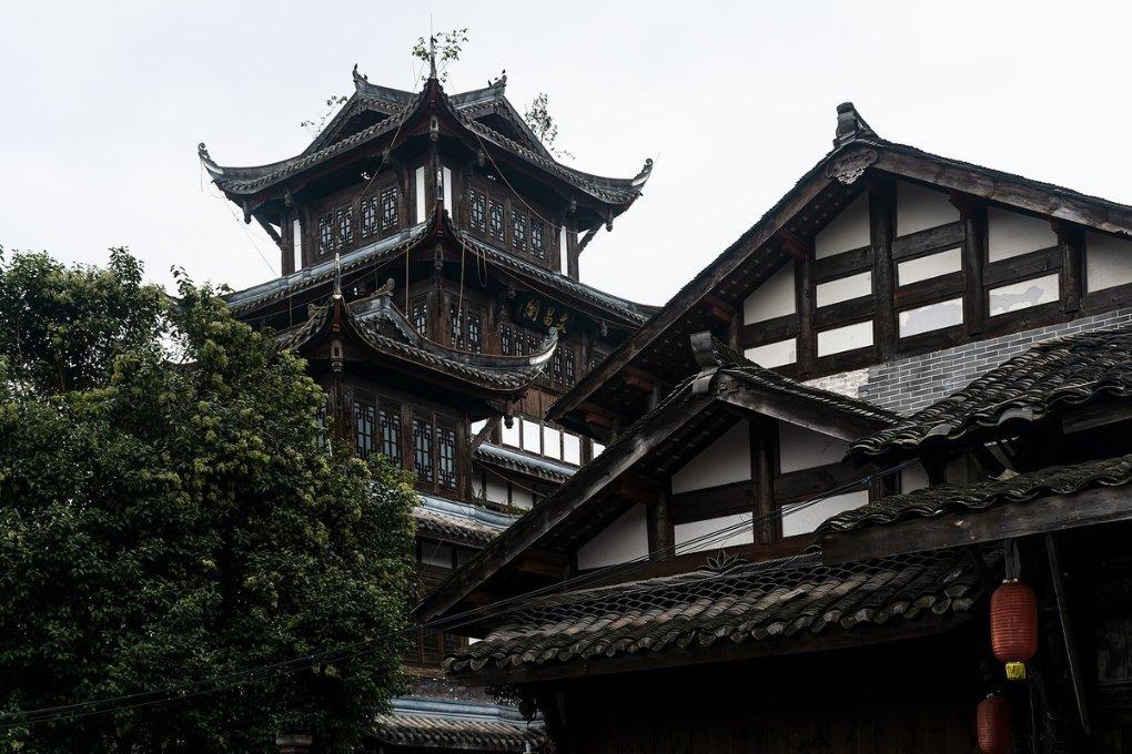 严华在市区走访慰问劳动模范困难群众和一线工作人员